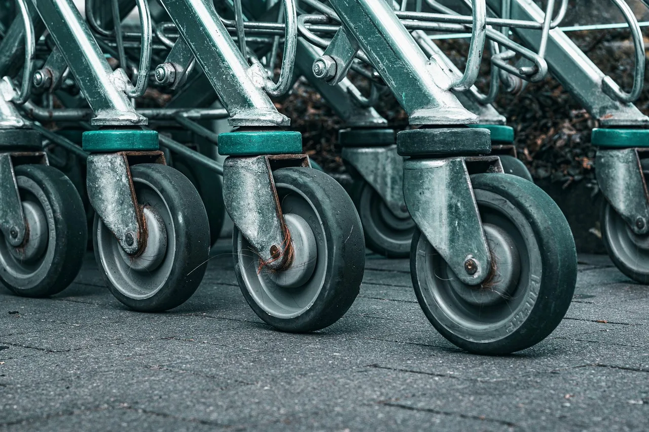shopping carts, shopping, pushcarts, supermarket, grocery carts. How to run a two-day supply trip before a workshop