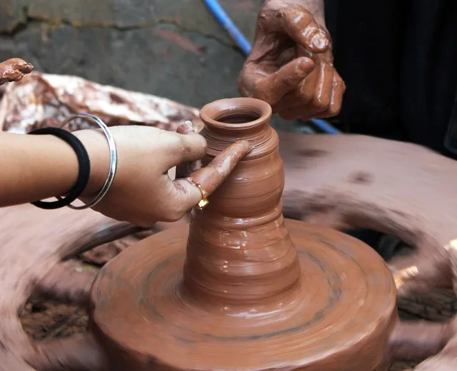 pottery, potter, clay, craft, pot, handmade, rotation, earthenware, traditional, skill, creativity, mud, making, wheel, spinning, learning, training, teaching, craftsman, craftsmanship, guidance, craftsperson, closeup, handicraft, moulding, shape, artisan, master, spin, jar, brown learning, brown training, brown creative, pottery, pottery, pottery, pottery, pottery, potter, craftsmanship, guidance, handicraft, artisan, artisan, artisan. Art workshop destinations guides: how to find local help