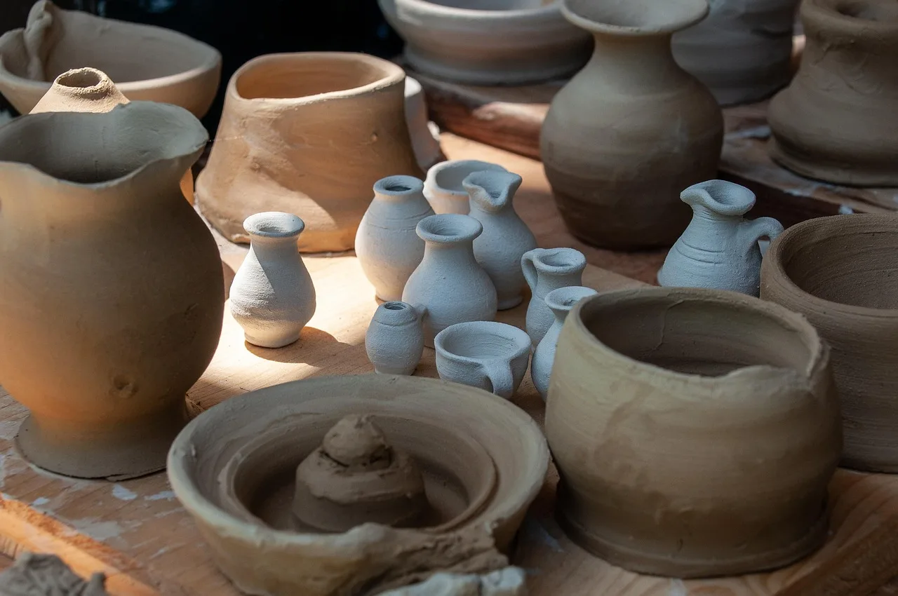 pottery, clay, craft, hobby, potters, ceramic, pottery, pottery, pottery, pottery, pottery, clay, clay, clay, clay, craft, ceramic, ceramic, ceramic, ceramic. A pottery retreat packing list built around clay, glaze and kiln schedules