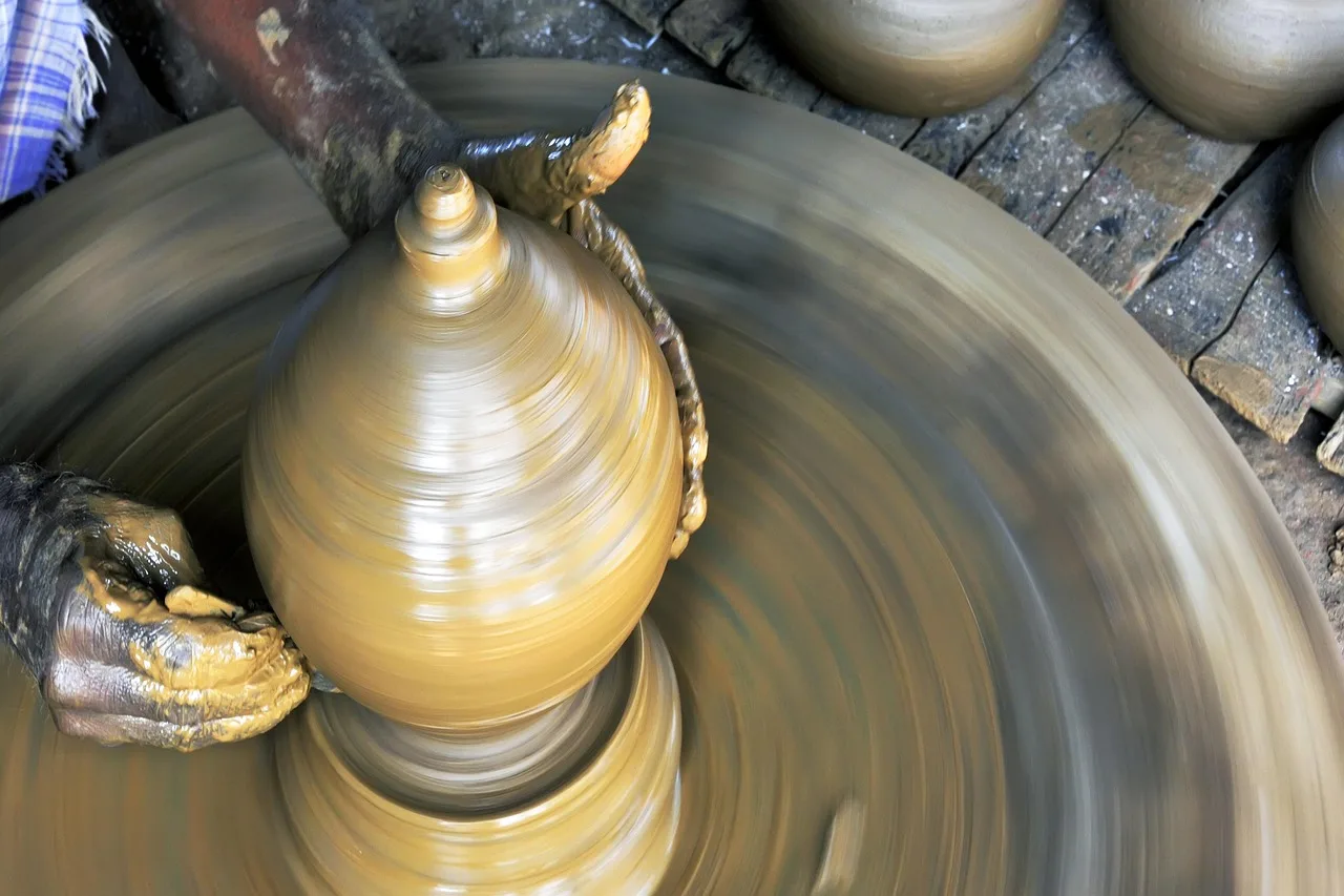 potter, clay potter, clay, pottery, craft, work, handmade, handicraft, ceramic, creativity, hand. 4 pottery retreats in Saskatoon and Halifax with named studios and prices