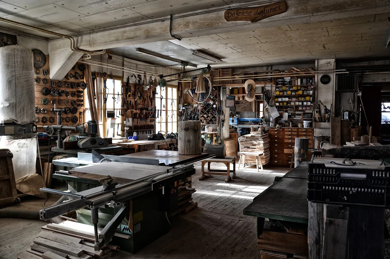 workshop, carpenter, crafts, artisan, drink, work, tool, vintage, workshop, workshop, workshop, workshop, workshop, carpenter, carpenter. How to choose lodging when workshop supplies decide the trip