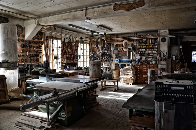 workshop, carpenter, crafts, artisan, drink, work, tool, vintage, workshop, workshop, workshop, workshop, workshop, carpenter, carpenter. How to choose lodging when workshop supplies decide the trip